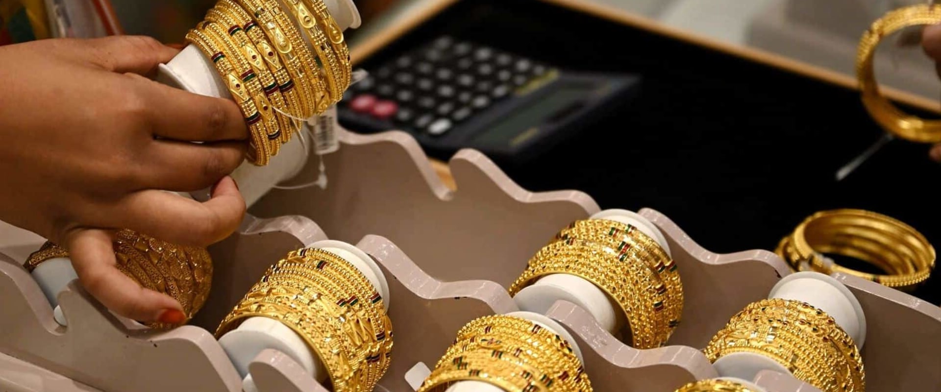 What are the Different Types of Gold Investments?